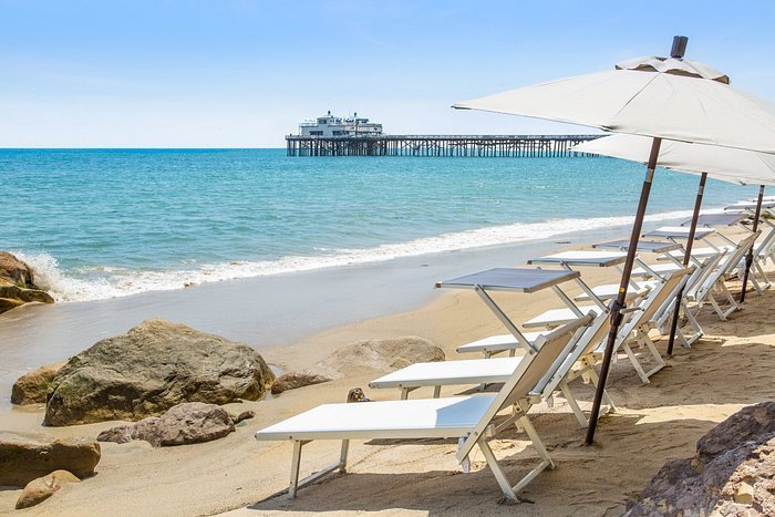 Menikmati Keindahan Alam di Pantai Malibu, California